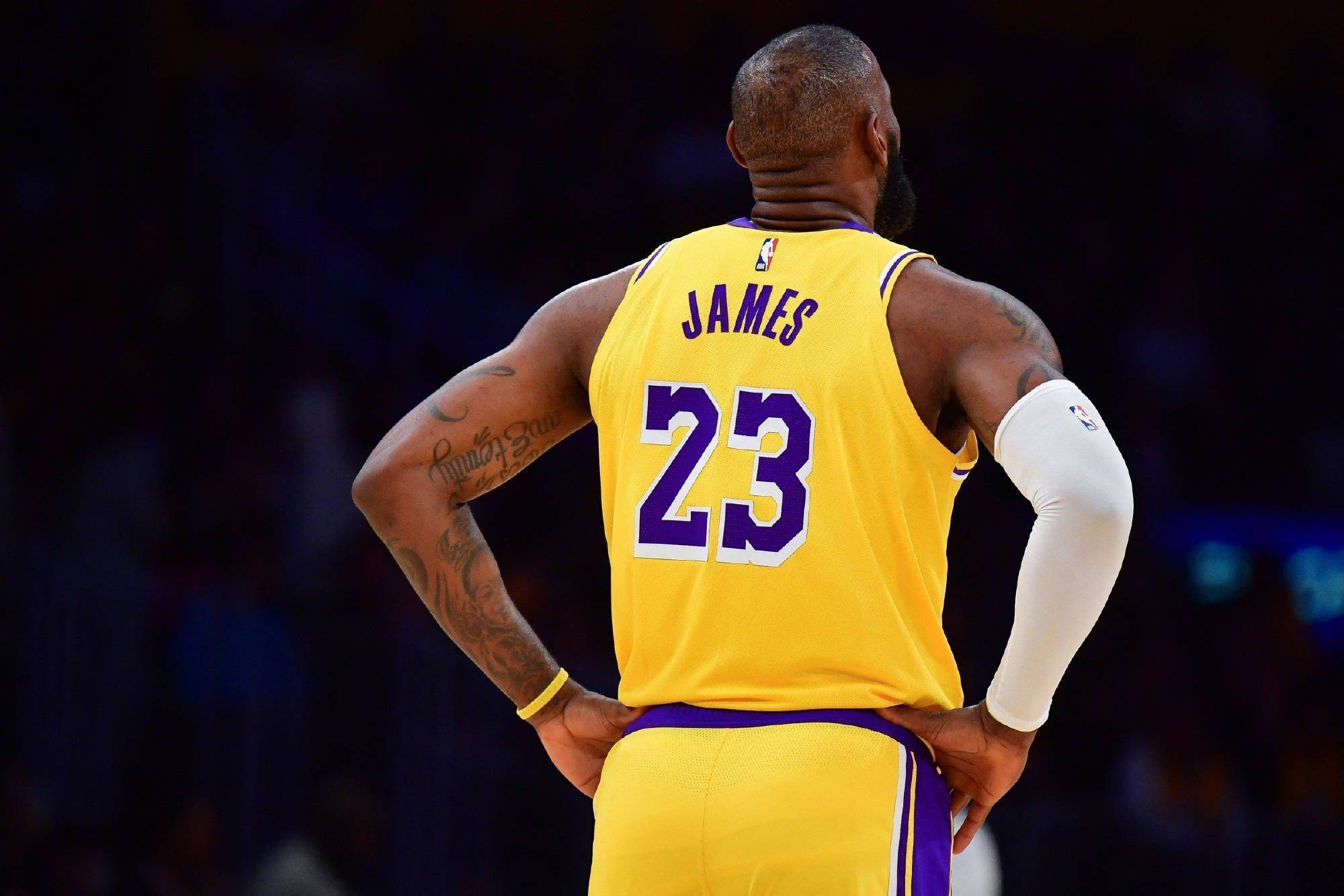 莎拉波娃连续五场比赛得分超过战术调整，湖人挑战极限！