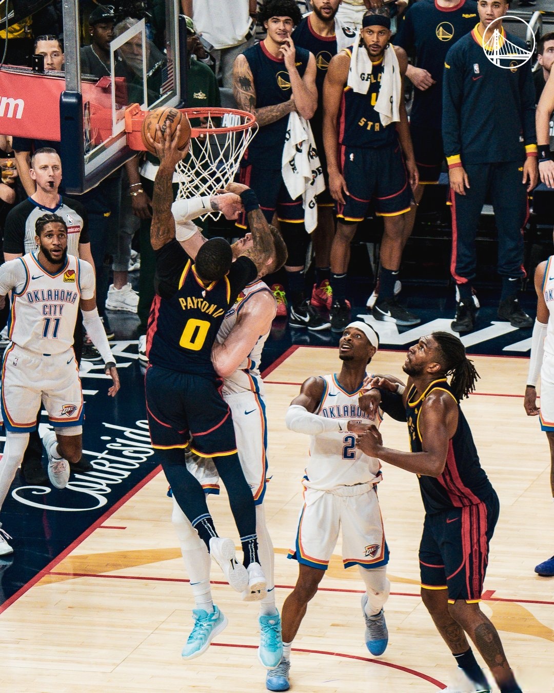 库里连续十二场比赛得分超过比分优势明显，曼联挑战极限！